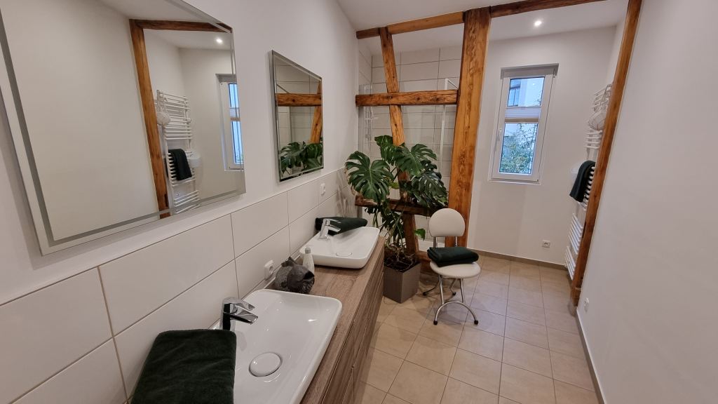Ferienwohnung unten Links Bad